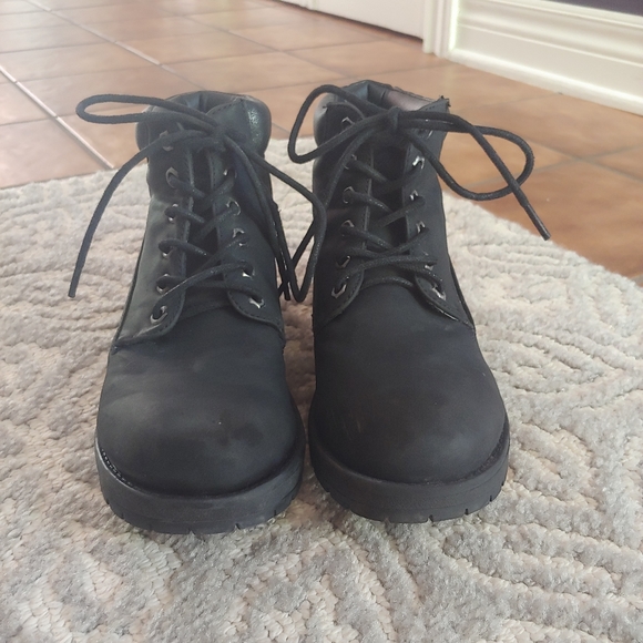 Black Canadiana Boots - Picture 3 of 9